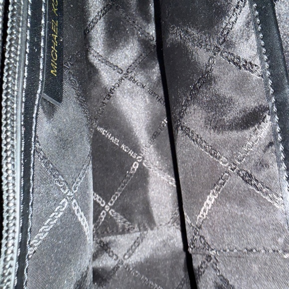 Michael Kors leather sling bag - Picture 5 of 9